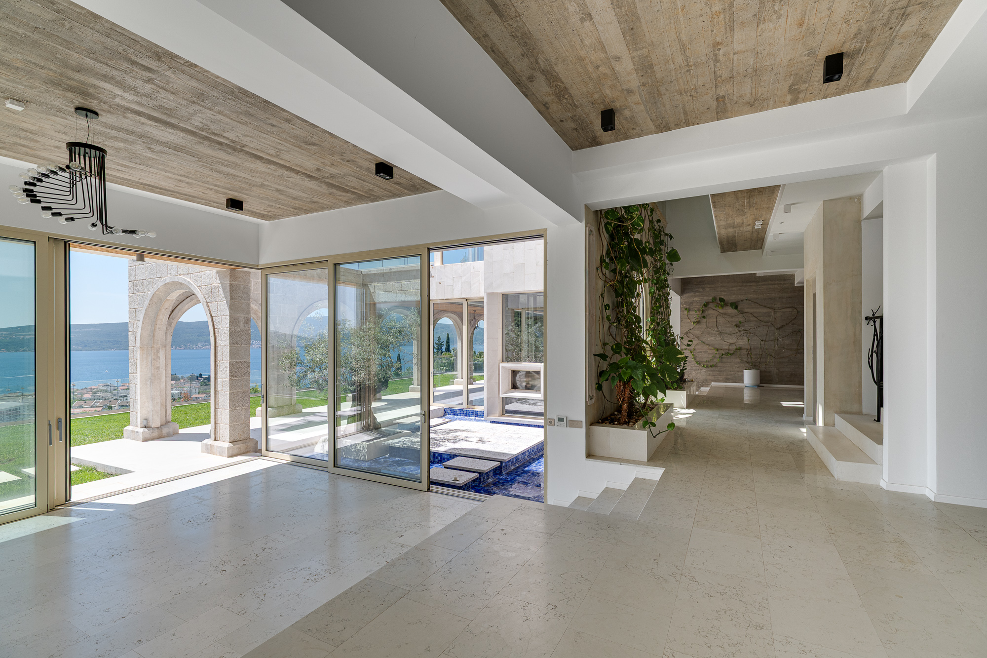 Image of Villa - 7 Bedrooms - 7 Bathrooms for Sale in Tivat-Tivat-Montenegro, Image 16